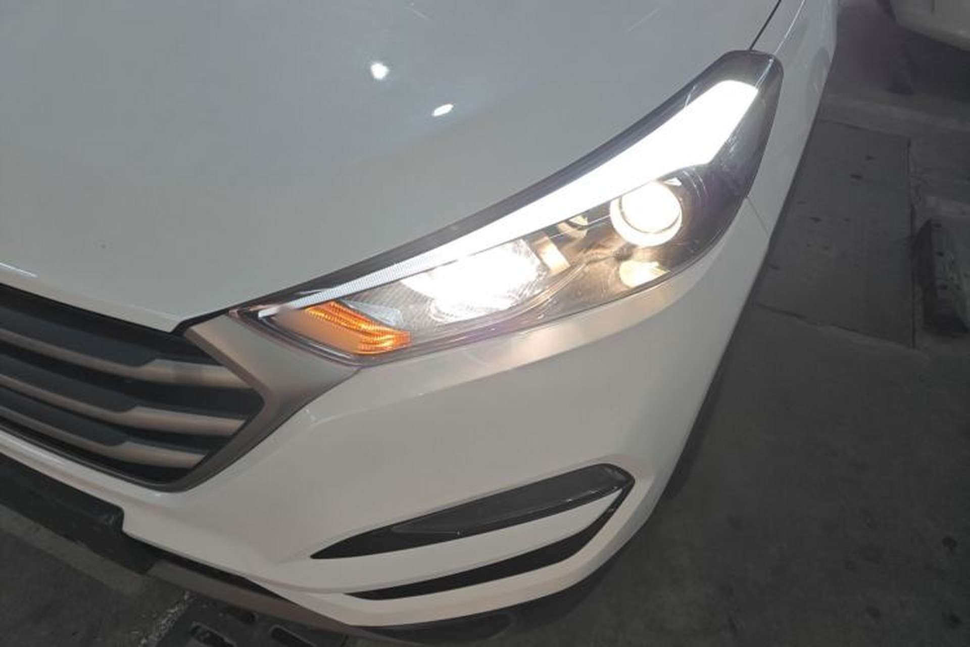 Used Hyundai Tucson 2018 1.6T Dual-Clutch Two-Wheel Drive 15th Anniversary Special Edition Left Front Headlight