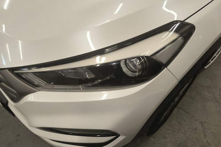 Used Hyundai Tucson 2018 1.6T Dual-Clutch Two-Wheel Drive 15th Anniversary Special Edition Left Front Headlight