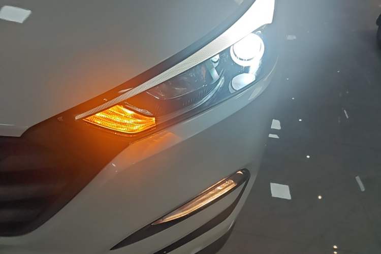 Used Hyundai Tucson 2018 1.6T Dual-Clutch Two-Wheel Drive 15th Anniversary Special Edition Left Front Headlight
