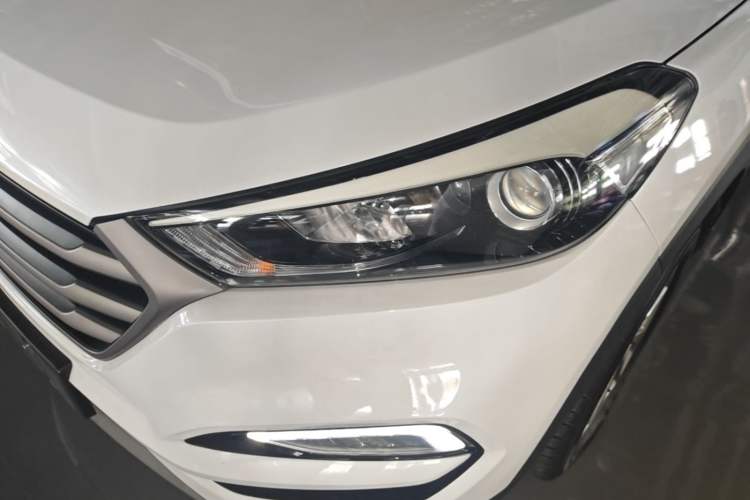 Used Hyundai Tucson 2018 1.6T Dual-Clutch Two-Wheel Drive 15th Anniversary Special Edition Left Front Headlight