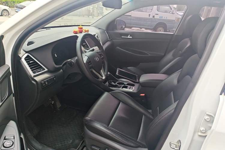 Used Hyundai Tucson 2018 1.6T Dual-Clutch Two-Wheel Drive 15th Anniversary Special Edition Left Front Seat