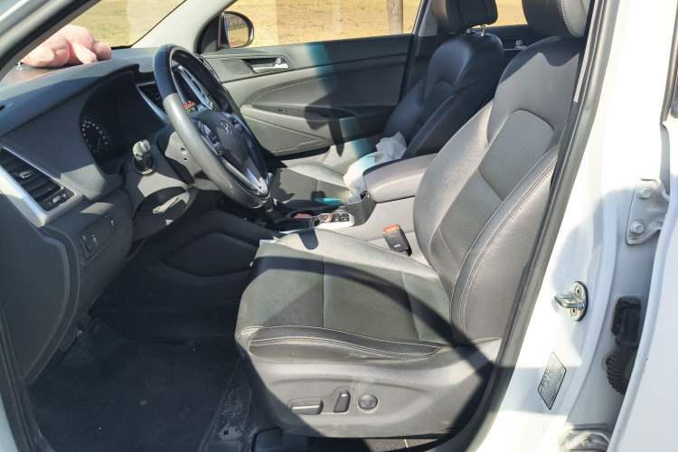 Used Hyundai Tucson 2018 1.6T Dual-Clutch Two-Wheel Drive 15th Anniversary Special Edition Left Front Seat