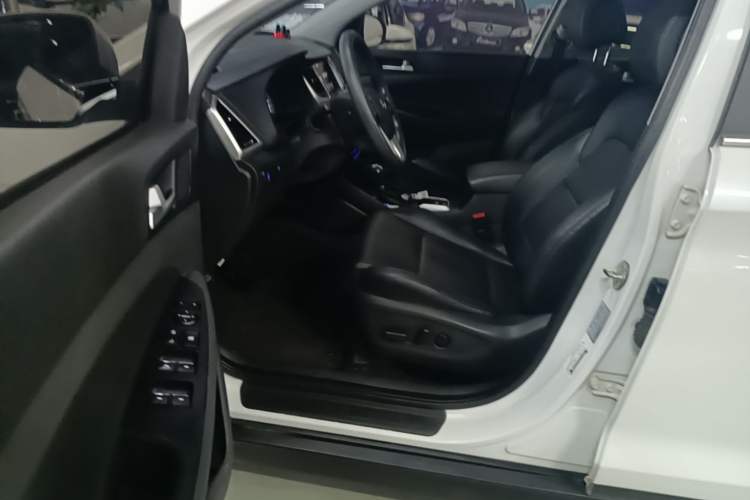 Used Hyundai Tucson 2018 1.6T Dual-Clutch Two-Wheel Drive 15th Anniversary Special Edition Left Front Seat