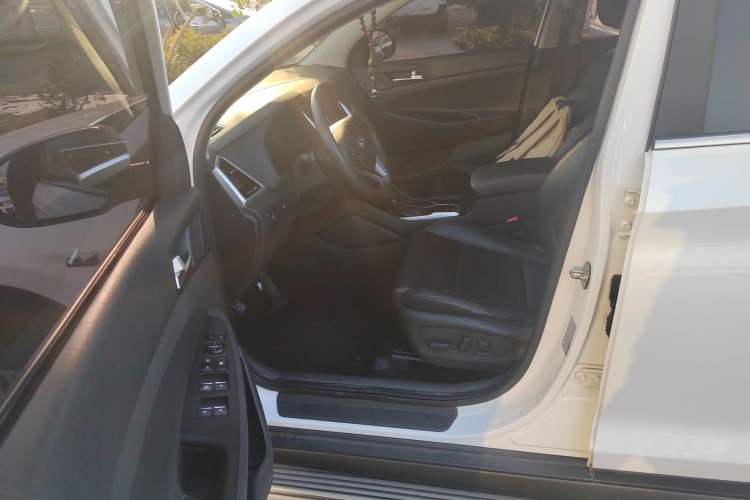 Used Hyundai Tucson 2018 1.6T Dual-Clutch Two-Wheel Drive 15th Anniversary Special Edition Left Front Seat