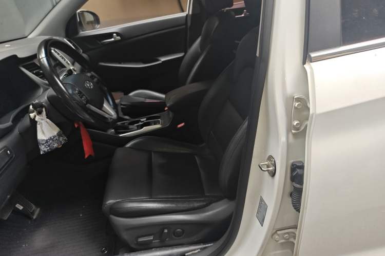 Used Hyundai Tucson 2018 1.6T Dual-Clutch Two-Wheel Drive 15th Anniversary Special Edition Left Front Seat