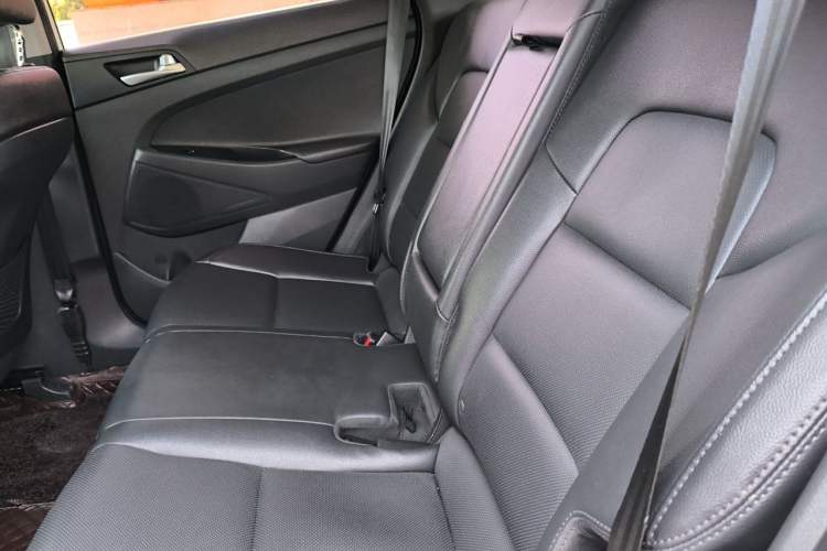 Used Hyundai Tucson 2018 1.6T Dual-Clutch Two-Wheel Drive 15th Anniversary Special Edition Left Rear Seat
