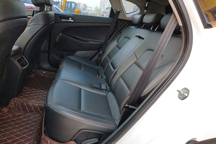 Used Hyundai Tucson 2018 1.6T Dual-Clutch Two-Wheel Drive 15th Anniversary Special Edition Left Rear Seat