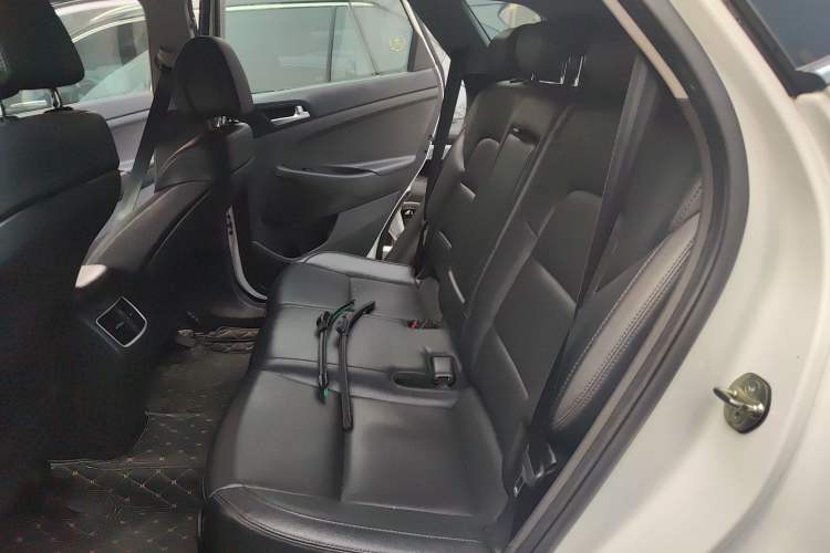 Used Hyundai Tucson 2018 1.6T Dual-Clutch Two-Wheel Drive 15th Anniversary Special Edition Left Rear Seat