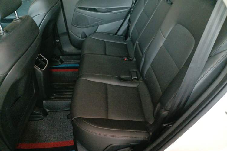 Used Hyundai Tucson 2018 1.6T Dual-Clutch Two-Wheel Drive 15th Anniversary Special Edition Left Rear Seat