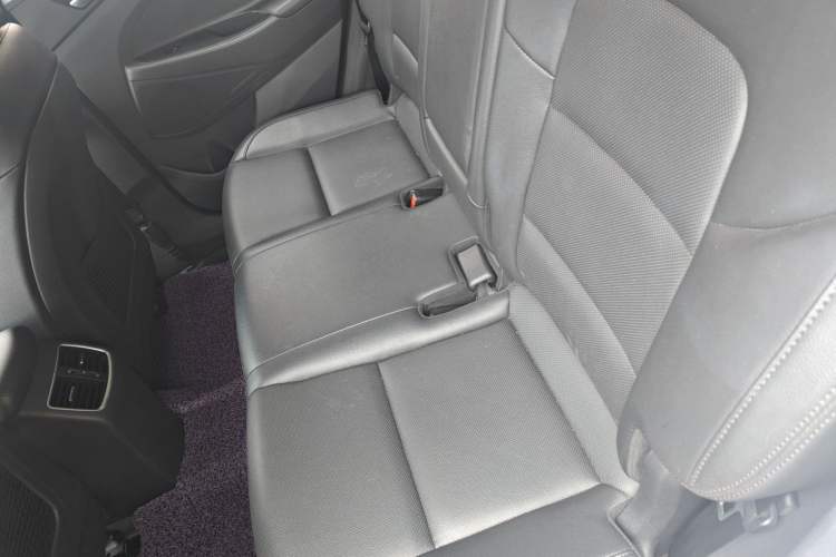 Used Hyundai Tucson 2018 1.6T Dual-Clutch Two-Wheel Drive 15th Anniversary Special Edition Left Rear Seat
