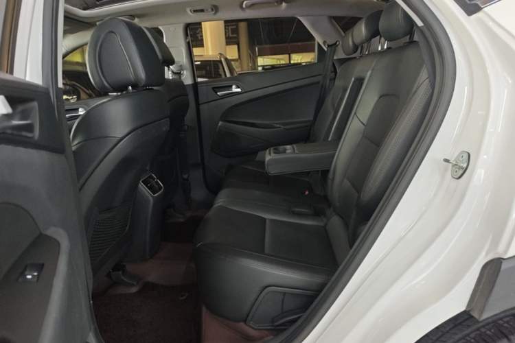 Used Hyundai Tucson 2018 1.6T Dual-Clutch Two-Wheel Drive 15th Anniversary Special Edition Left Rear Seat