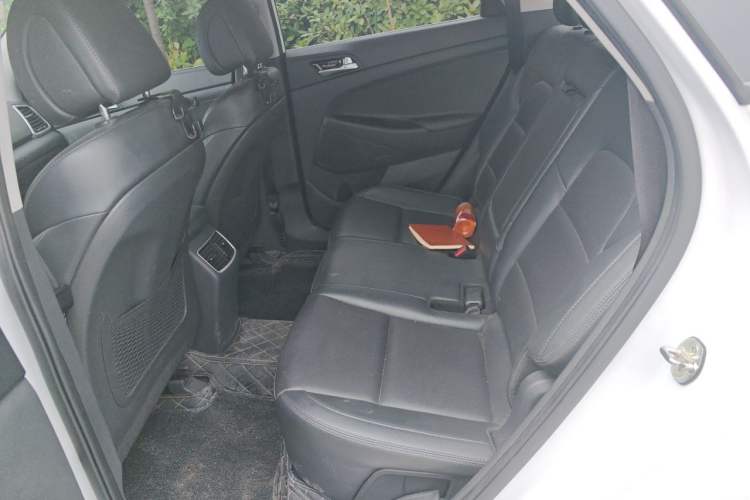 Used Hyundai Tucson 2018 1.6T Dual-Clutch Two-Wheel Drive 15th Anniversary Special Edition Left Rear Seat
