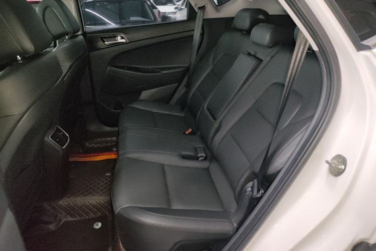 Used Hyundai Tucson 2018 1.6T Dual-Clutch Two-Wheel Drive 15th Anniversary Special Edition Left Rear Seat