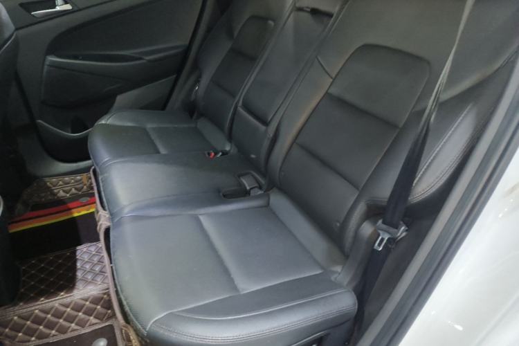 Used Hyundai Tucson 2018 1.6T Dual-Clutch Two-Wheel Drive 15th Anniversary Special Edition Left Rear Seat