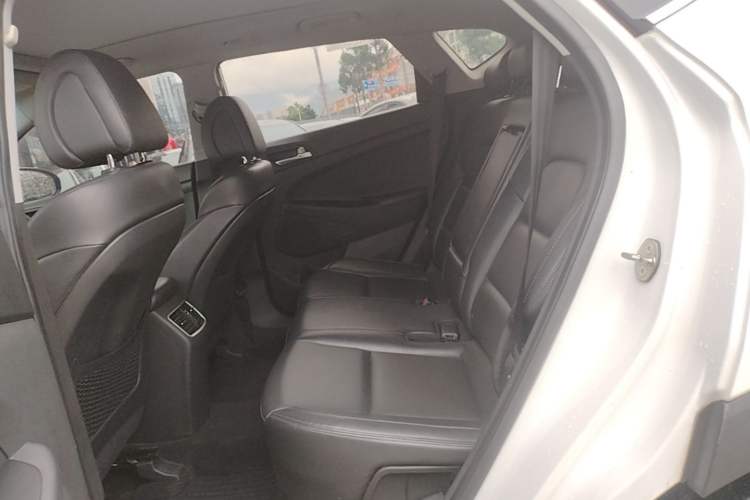 Used Hyundai Tucson 2018 1.6T Dual-Clutch Two-Wheel Drive 15th Anniversary Special Edition Left Rear Seat