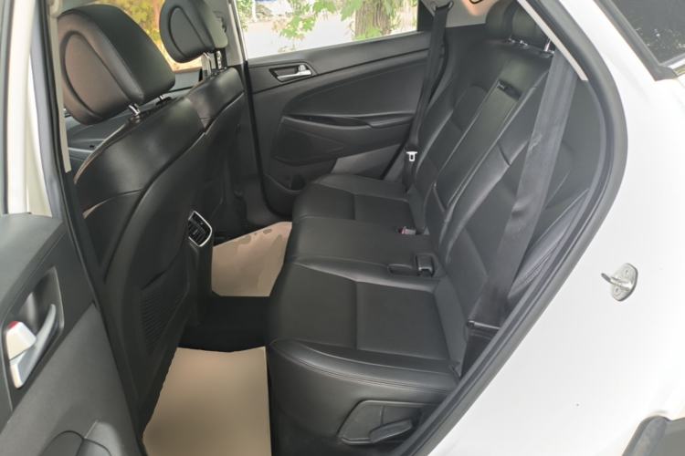 Used Hyundai Tucson 2018 1.6T Dual-Clutch Two-Wheel Drive 15th Anniversary Special Edition Left Rear Seat