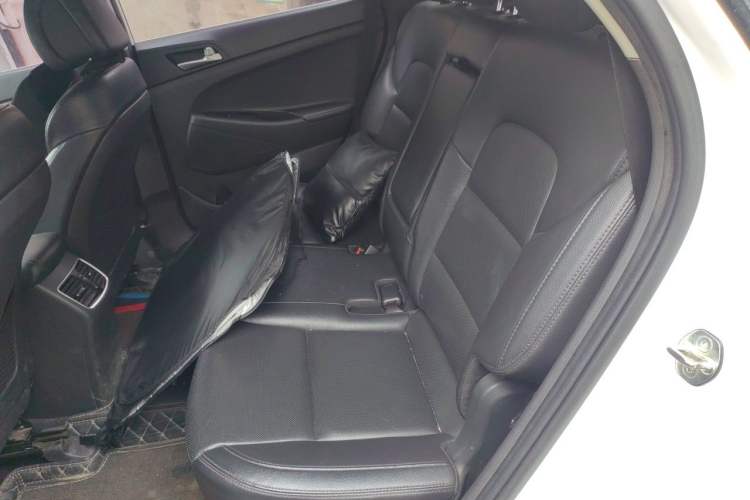 Used Hyundai Tucson 2018 1.6T Dual-Clutch Two-Wheel Drive 15th Anniversary Special Edition Left Rear Seat