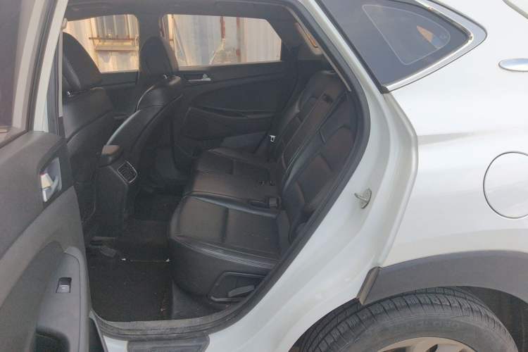 Used Hyundai Tucson 2018 1.6T Dual-Clutch Two-Wheel Drive 15th Anniversary Special Edition Left Rear Seat