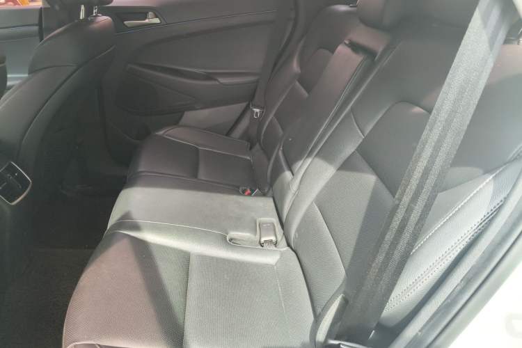 Used Hyundai Tucson 2018 1.6T Dual-Clutch Two-Wheel Drive 15th Anniversary Special Edition Left Rear Seat