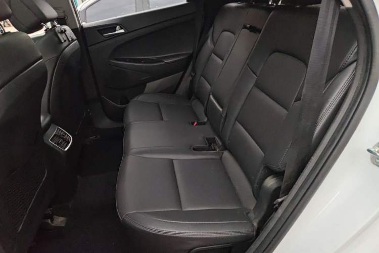 Used Hyundai Tucson 2018 1.6T Dual-Clutch Two-Wheel Drive 15th Anniversary Special Edition Left Rear Seat