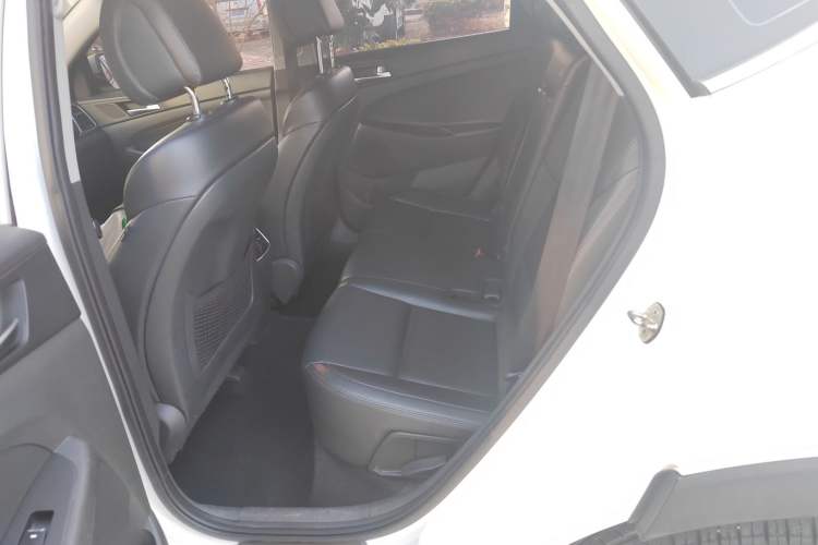 Used Hyundai Tucson 2018 1.6T Dual-Clutch Two-Wheel Drive 15th Anniversary Special Edition Left Rear Seat