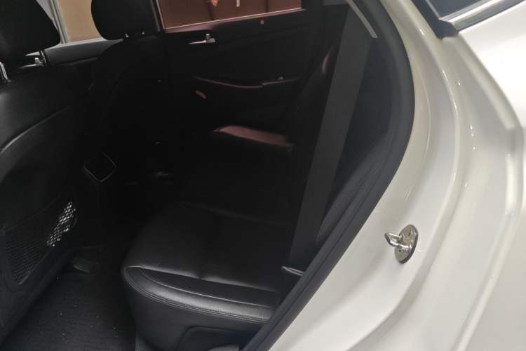 Used Hyundai Tucson 2018 1.6T Dual-Clutch Two-Wheel Drive 15th Anniversary Special Edition Left Rear Seat