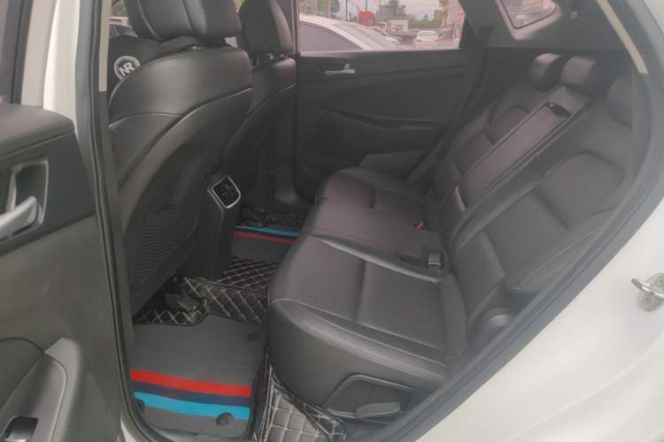 Used Hyundai Tucson 2018 1.6T Dual-Clutch Two-Wheel Drive 15th Anniversary Special Edition Left Rear Seat