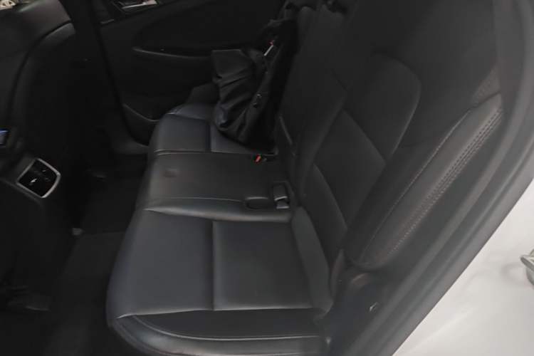 Used Hyundai Tucson 2018 1.6T Dual-Clutch Two-Wheel Drive 15th Anniversary Special Edition Left Rear Seat
