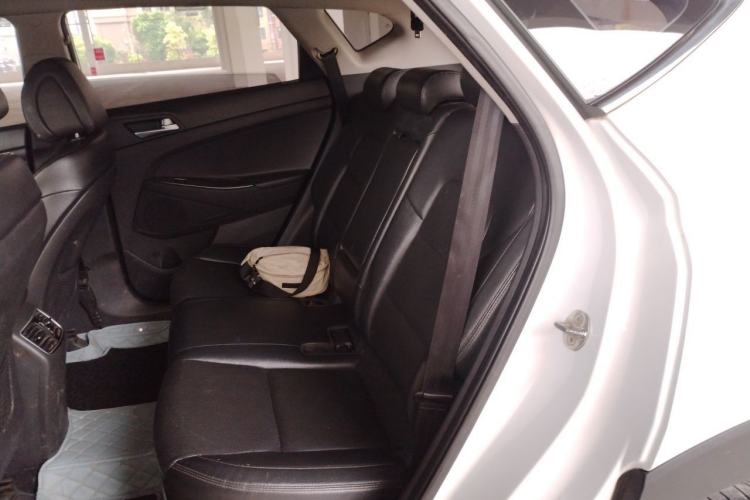 Used Hyundai Tucson 2018 1.6T Dual-Clutch Two-Wheel Drive 15th Anniversary Special Edition Left Rear Seat