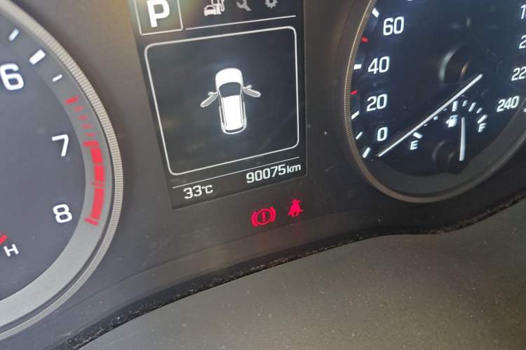 Used Hyundai Tucson 2018 1.6T Dual-Clutch Two-Wheel Drive 15th Anniversary Special Edition Odometer Close Up