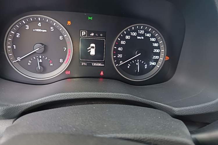 Used Hyundai Tucson 2018 1.6T Dual-Clutch Two-Wheel Drive 15th Anniversary Special Edition Odometer Close Up