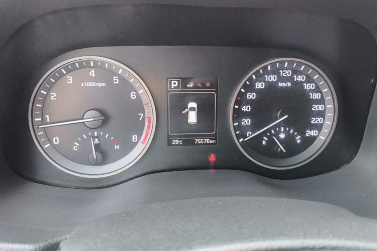 Used Hyundai Tucson 2018 1.6T Dual-Clutch Two-Wheel Drive 15th Anniversary Special Edition Odometer Close Up