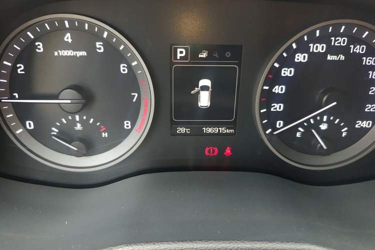 Used Hyundai Tucson 2018 1.6T Dual-Clutch Two-Wheel Drive 15th Anniversary Special Edition Odometer Close Up