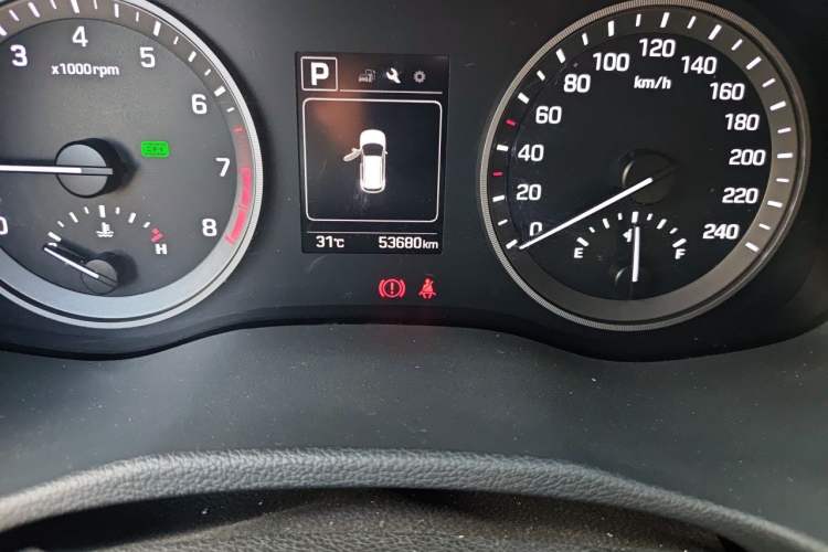Used Hyundai Tucson 2018 1.6T Dual-Clutch Two-Wheel Drive 15th Anniversary Special Edition Odometer Close Up