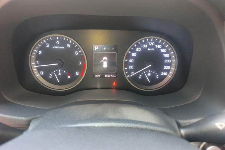 Used Hyundai Tucson 2018 1.6T Dual-Clutch Two-Wheel Drive 15th Anniversary Special Edition Odometer Close Up