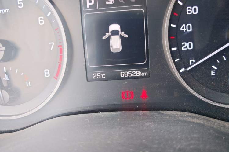 Used Hyundai Tucson 2018 1.6T Dual-Clutch Two-Wheel Drive 15th Anniversary Special Edition Odometer Close Up
