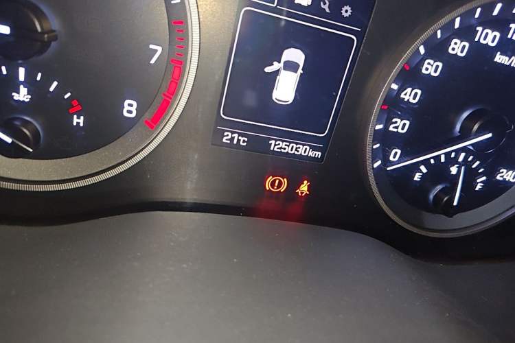 Used Hyundai Tucson 2018 1.6T Dual-Clutch Two-Wheel Drive 15th Anniversary Special Edition Odometer Close Up