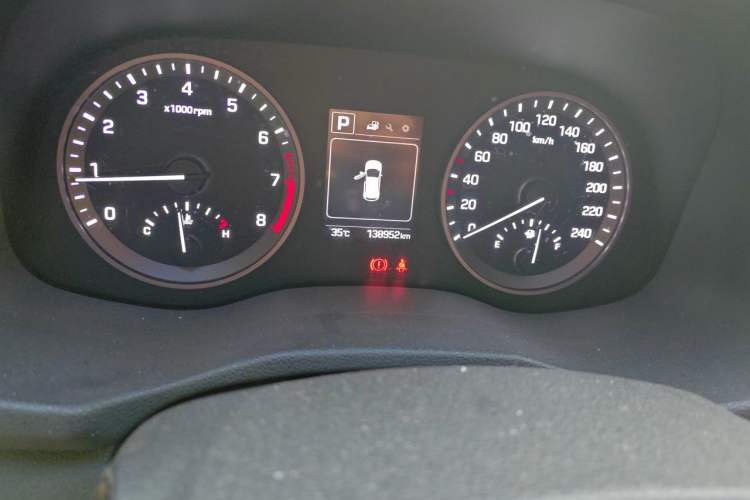 Used Hyundai Tucson 2018 1.6T Dual-Clutch Two-Wheel Drive 15th Anniversary Special Edition Odometer Close Up