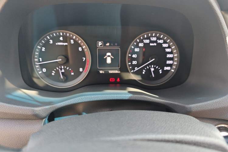 Used Hyundai Tucson 2018 1.6T Dual-Clutch Two-Wheel Drive 15th Anniversary Special Edition Odometer Close Up