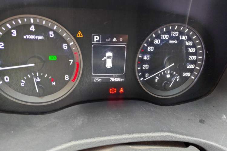 Used Hyundai Tucson 2018 1.6T Dual-Clutch Two-Wheel Drive 15th Anniversary Special Edition Odometer Close Up