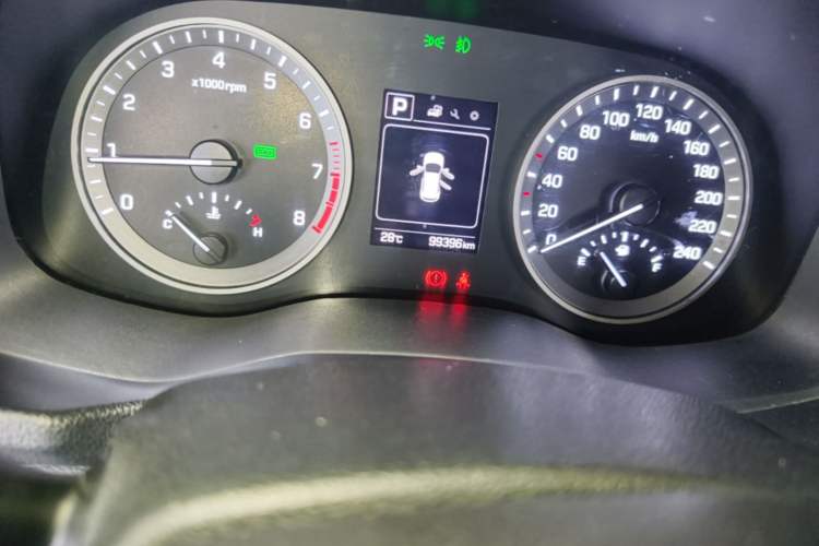 Used Hyundai Tucson 2018 1.6T Dual-Clutch Two-Wheel Drive 15th Anniversary Special Edition Odometer Close Up