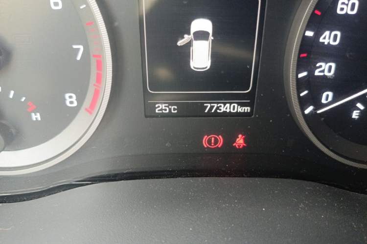 Used Hyundai Tucson 2018 1.6T Dual-Clutch Two-Wheel Drive 15th Anniversary Special Edition Odometer Close Up