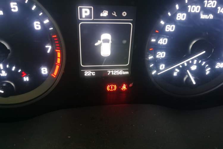 Used Hyundai Tucson 2018 1.6T Dual-Clutch Two-Wheel Drive 15th Anniversary Special Edition Odometer Close Up