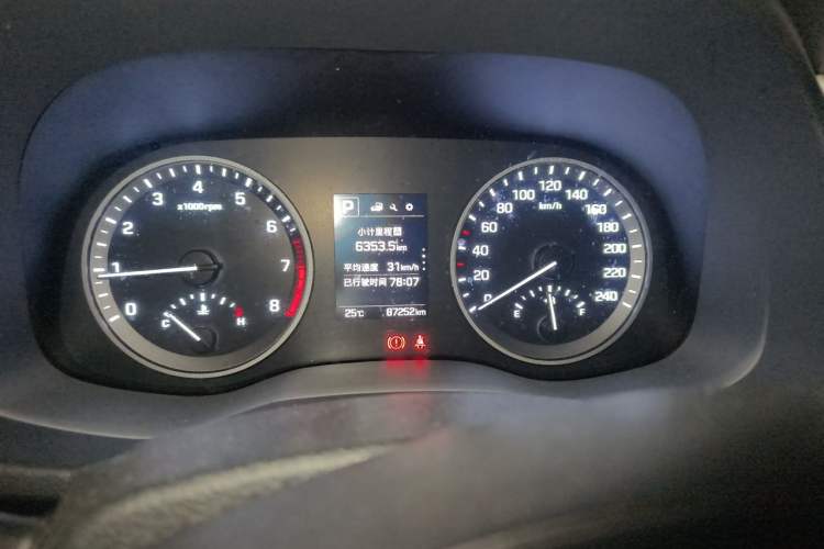 Used Hyundai Tucson 2018 1.6T Dual-Clutch Two-Wheel Drive 15th Anniversary Special Edition Odometer Close Up