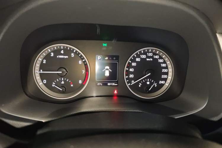 Used Hyundai Tucson 2018 1.6T Dual-Clutch Two-Wheel Drive 15th Anniversary Special Edition Odometer Close Up