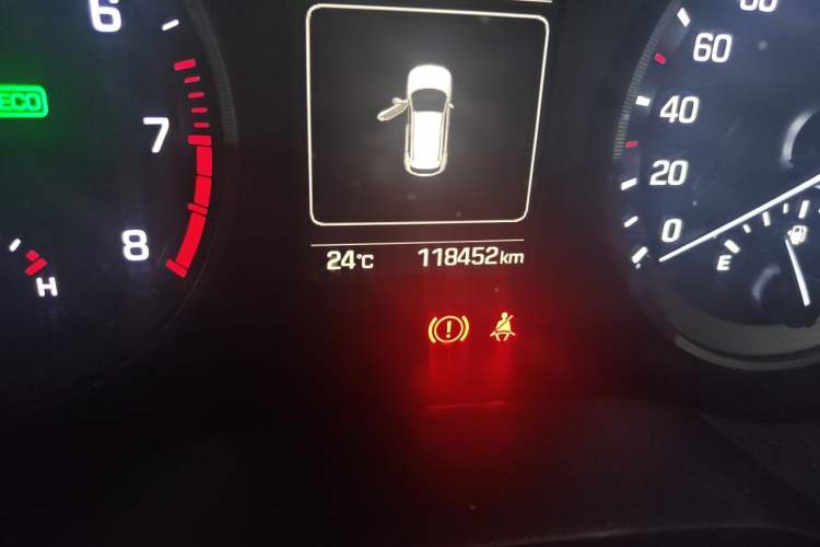 Used Hyundai Tucson 2018 1.6T Dual-Clutch Two-Wheel Drive 15th Anniversary Special Edition Odometer Close Up