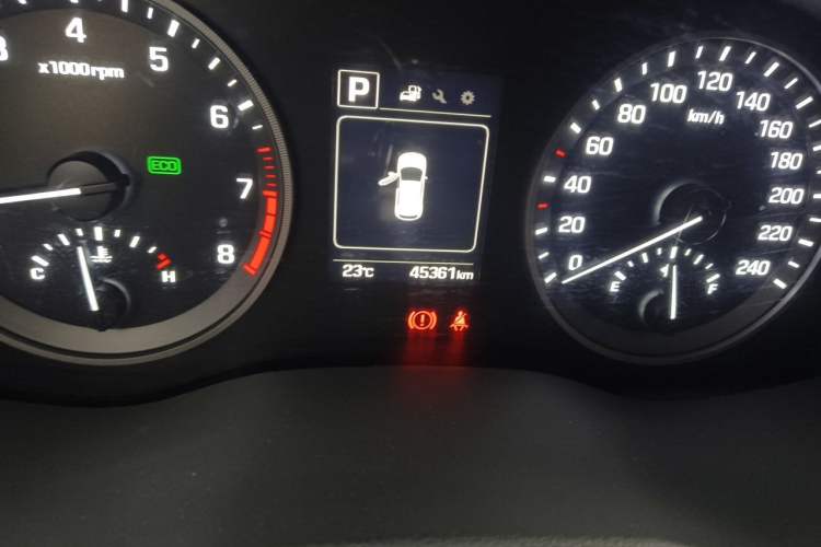 Used Hyundai Tucson 2018 1.6T Dual-Clutch Two-Wheel Drive 15th Anniversary Special Edition Odometer Close Up
