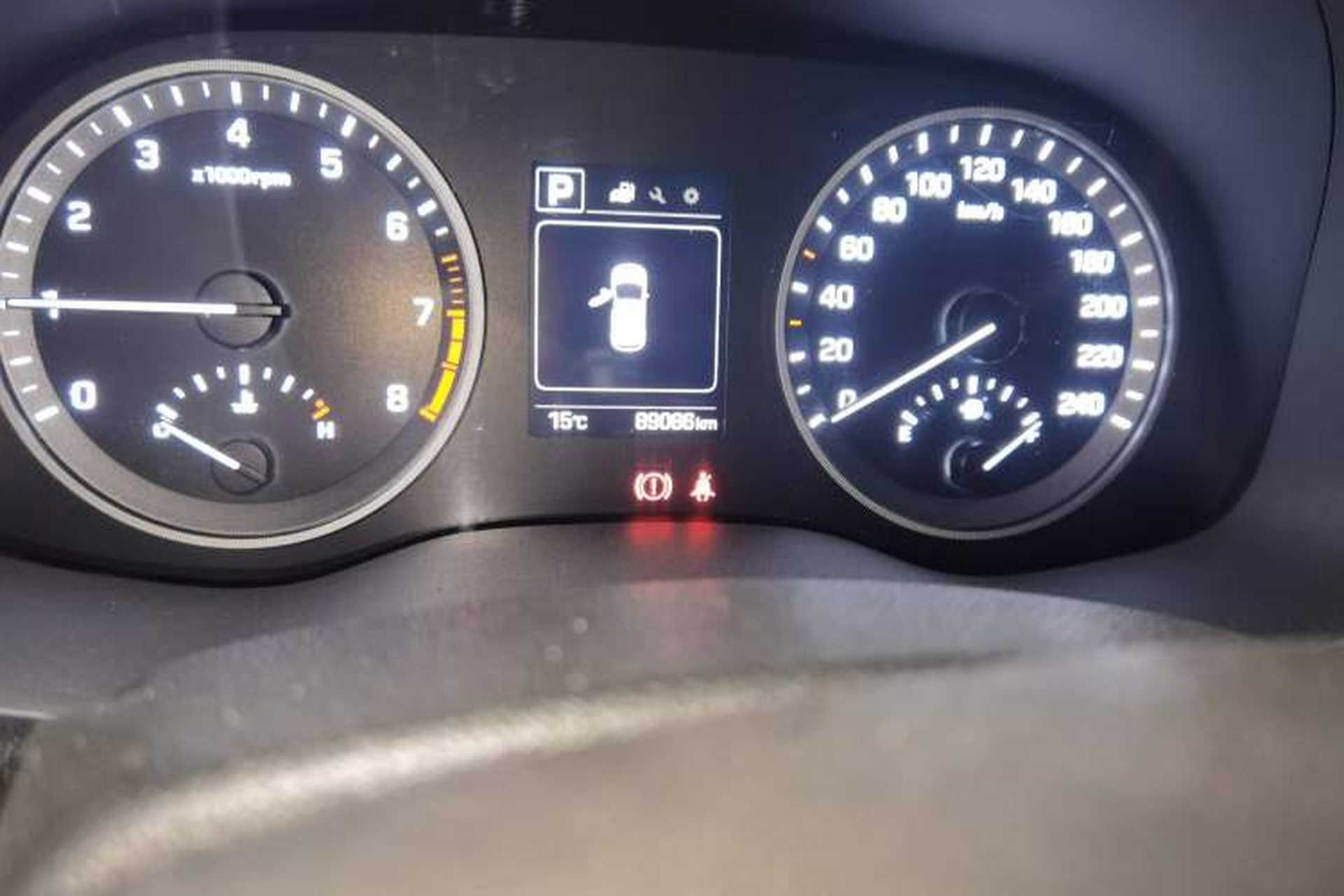 Used Hyundai Tucson 2018 1.6T Dual-Clutch Two-Wheel Drive 15th Anniversary Special Edition Odometer Close Up