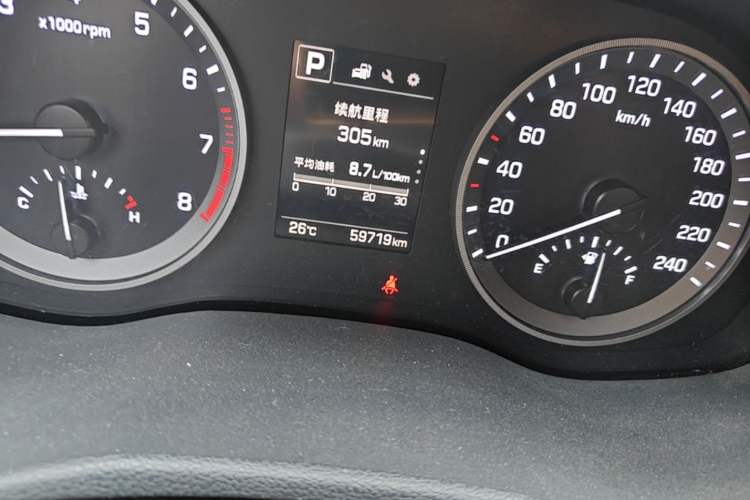 Used Hyundai Tucson 2018 1.6T Dual-Clutch Two-Wheel Drive 15th Anniversary Special Edition Odometer Close Up