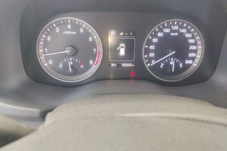 Used Hyundai Tucson 2018 1.6T Dual-Clutch Two-Wheel Drive 15th Anniversary Special Edition Odometer Close Up